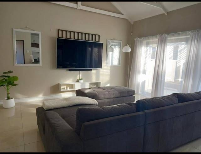 2 BEDROOM HOUSE RENTED IN PINELANDS